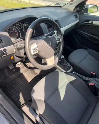 Skoda Superb cena 34900 przebieg: 260000, rok produkcji 2014 z Łobez małe 436